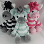 Zebra, mintgroen, grijs en wit.